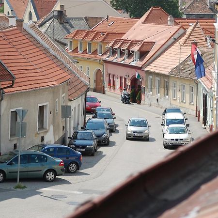 Fényes Vinorium Panzió Acomodação com café da manhã Sopron Exterior foto