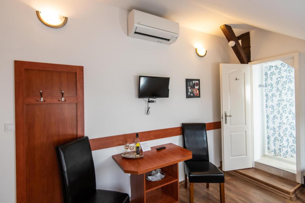 Fényes Vinorium Panzió Acomodação com café da manhã Sopron Exterior foto