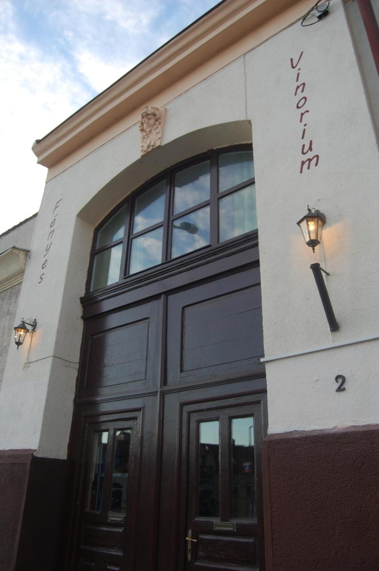 Fényes Vinorium Panzió Acomodação com café da manhã Sopron Exterior foto