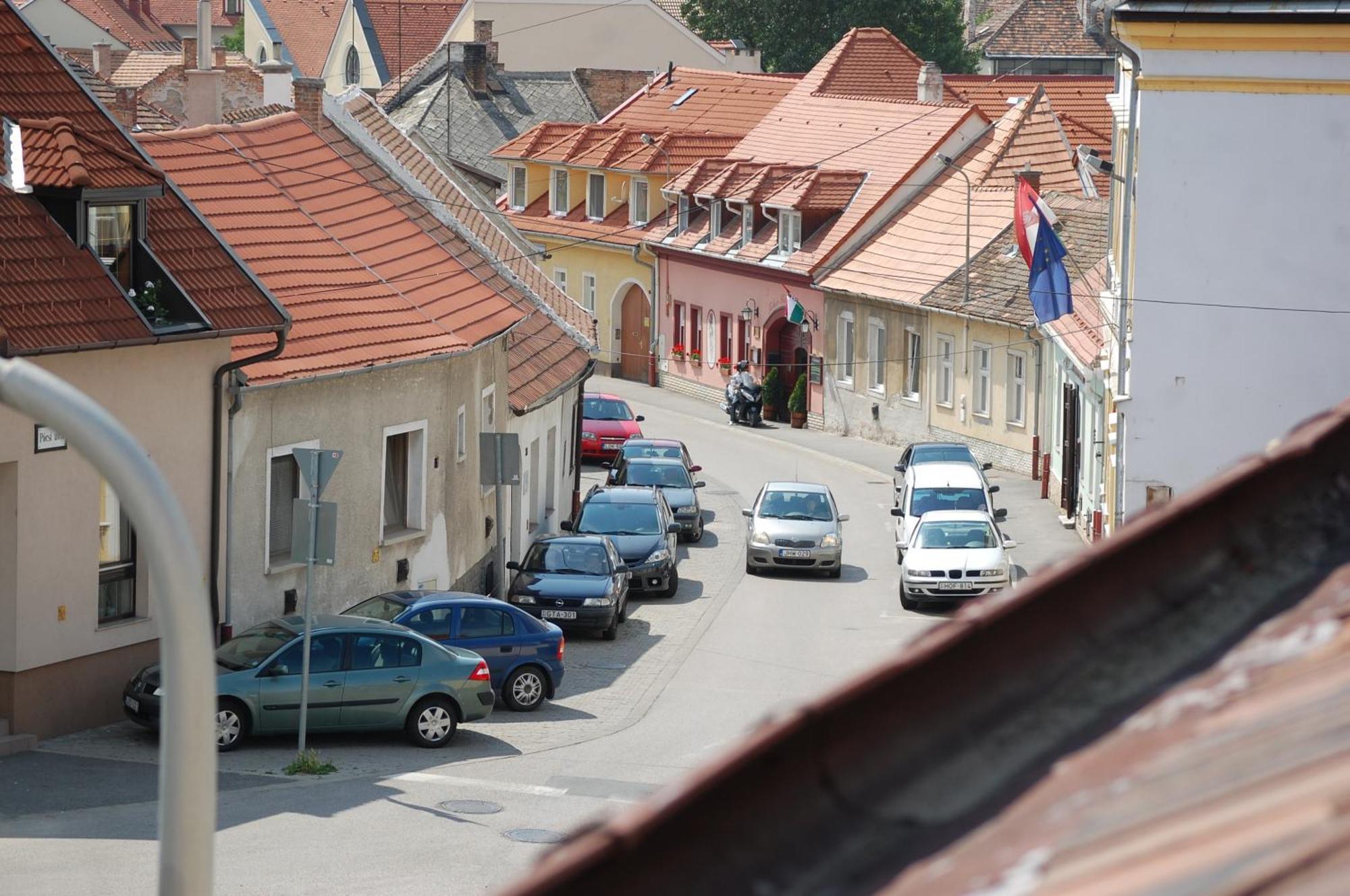 Fényes Vinorium Panzió Acomodação com café da manhã Sopron Exterior foto